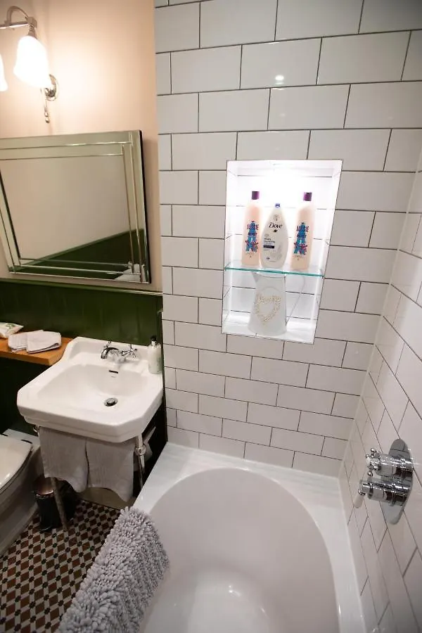 1 Bedroom Apartment EDI