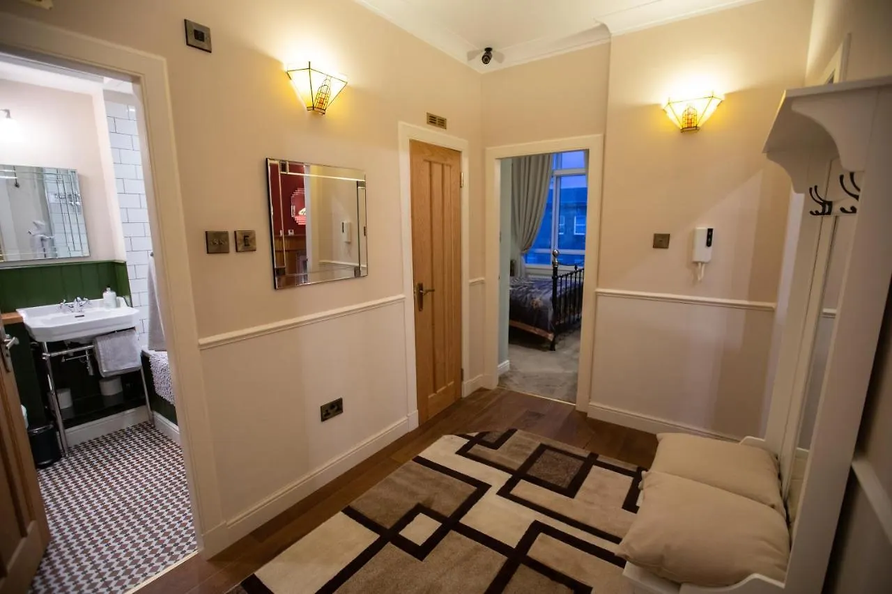 1 Bedroom Apartment EDI 0*, Edinburgh